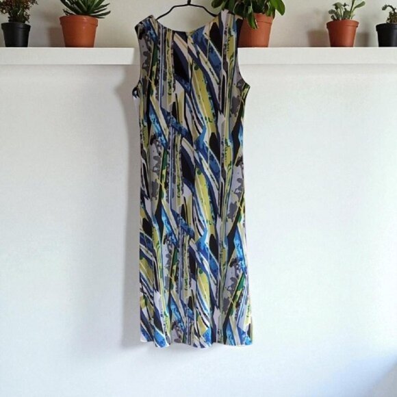 Vamp Sleeveless Summer Dress - Picture 2 of 4
